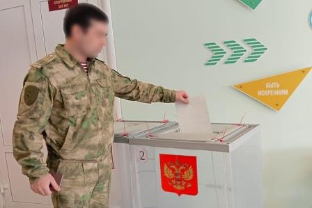 В Тюменской области росгвардейцы принимают активное участие в голосовании