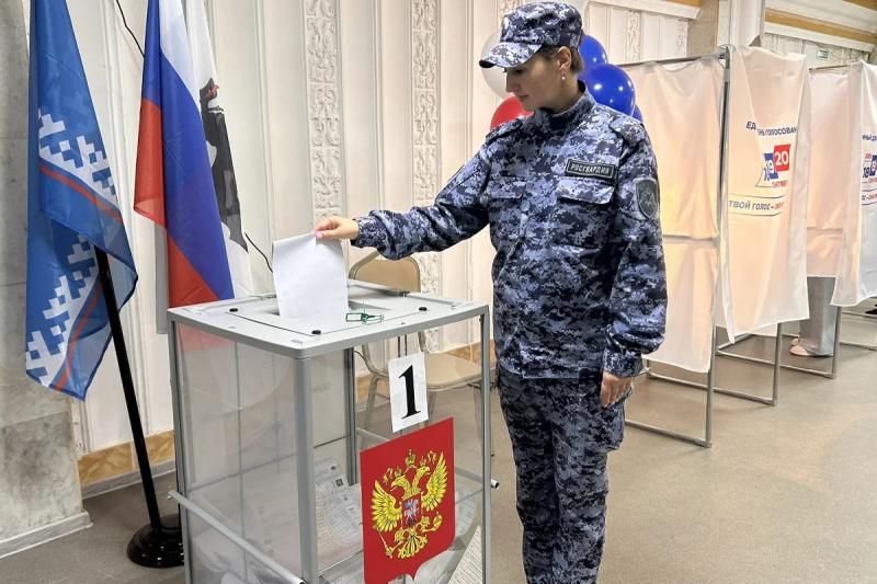 На Ямале военнослужащие и сотрудники Росгвардии приступили к голосованию