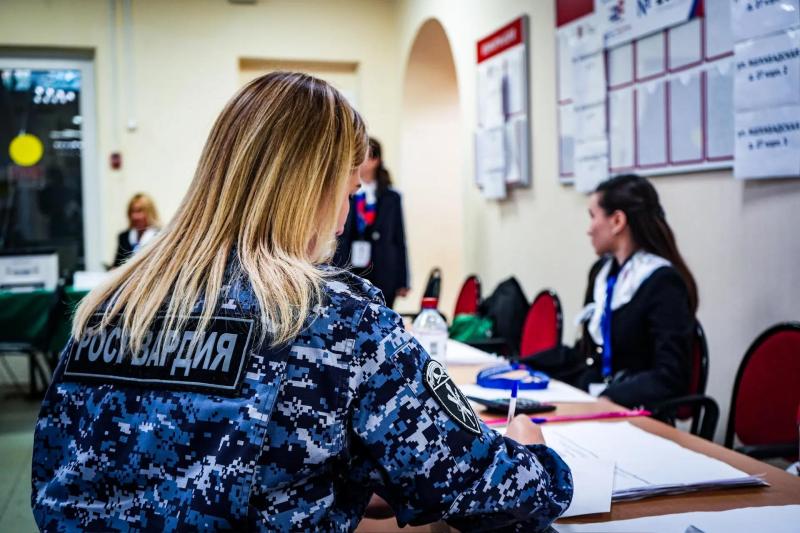 Росгвардейцы участвуют в Едином дне голосования в Подмосковье