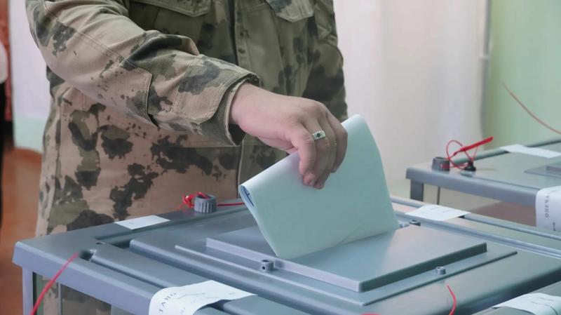 В Саратове военнослужащие и сотрудники Росгвардии голосуют на выборах