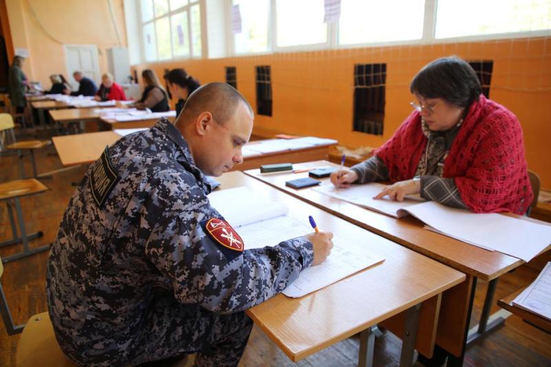 Сотрудники Управления Росгвардии по Республике Мордовия продемонстрировали 100-процентную явку на выборах