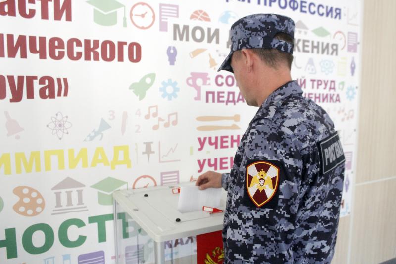 В Херсонской области росгвардейцы приняли участие в Едином дне голосования