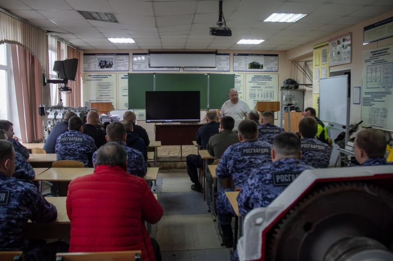 В Кузбассе для сотрудников Росгвардии провели занятия по безопасности дорожного движения