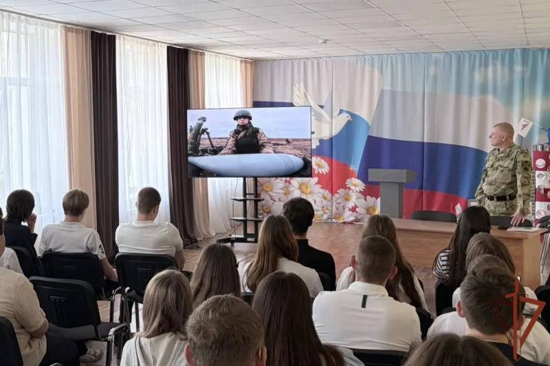 Представитель Военной академии Росгвардии провел профориентационные мероприятия с школьниками в Тамбове