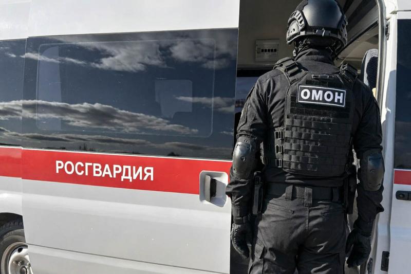 На Ямале при поддержке ОМОН Росгвардии задержан подозреваемый в публичном оправдании терроризма