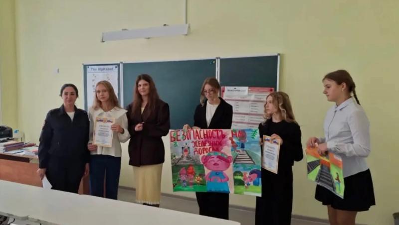 Транспортные полицейские Поворино организовали урок безопасности со школьниками