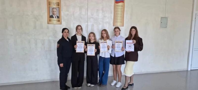 Транспортные полицейские Поворино организовали урок безопасности со школьниками