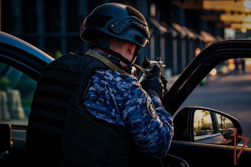 В Москве сотрудники Росгвардии задержали дебошира в медицинском учреждении (видео)