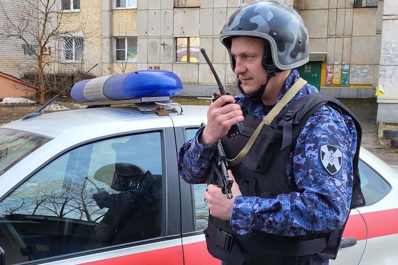 Росгвардейцы задержали междуреченца, повредившего имущество финансовой организации
