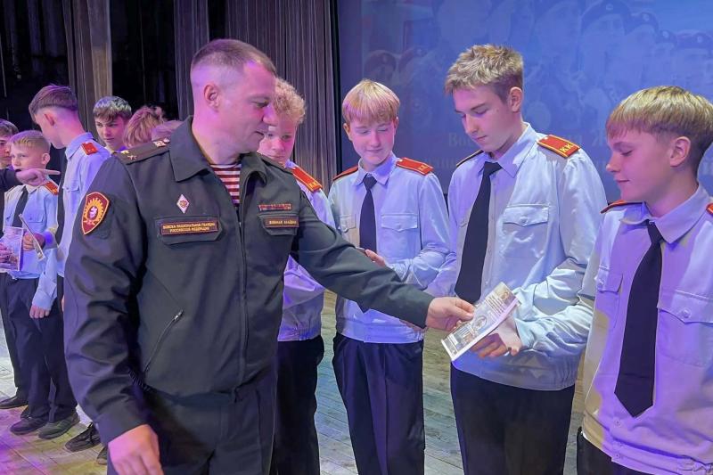 Офицер военной академии Росгвардии познакомил более ста кузбасских школьников с возможностями ведомственного образования