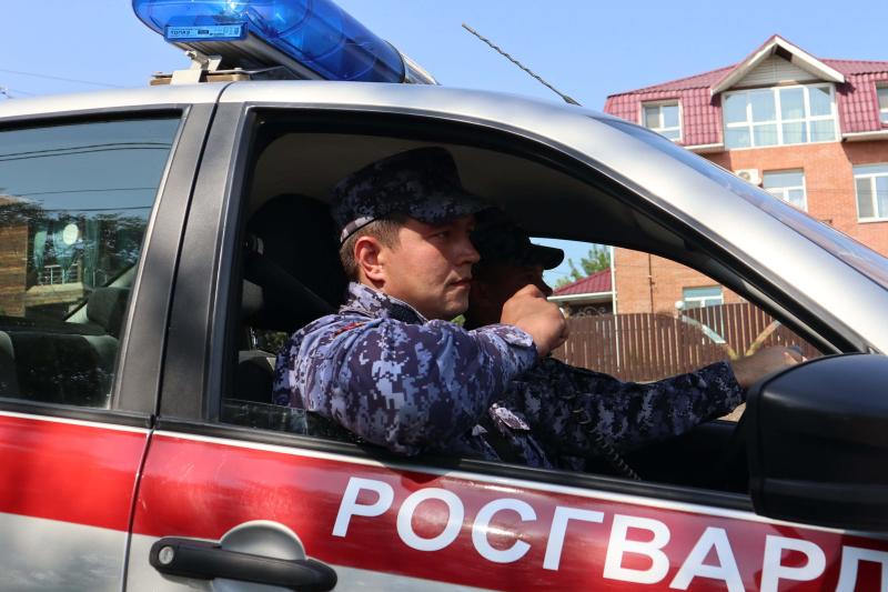 Росгвардейцы задержали посетителя торговой точки, похитившего сыр и колбасу
