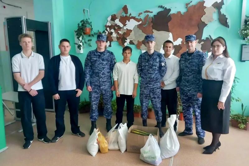 Росгвардейцы из Яшкино присоединились к акции помощи бездомным животным