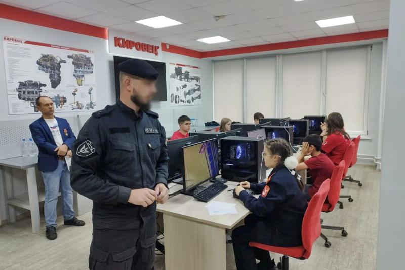 Офицер ОМОН «Рубеж» выступил наставником на Всероссийском чемпионате «Пилоты будущего»