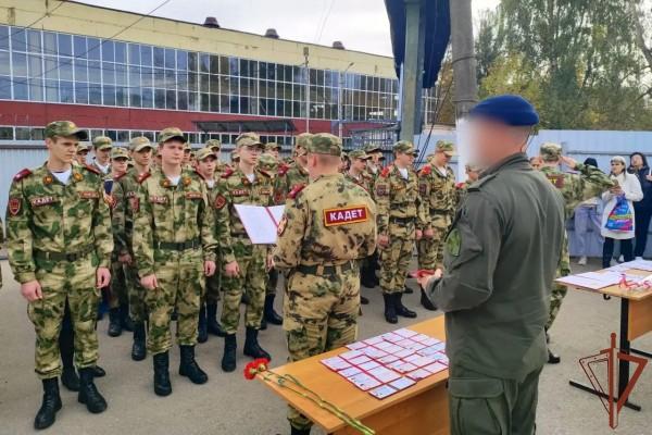 Росгвардейцы приняли участие в торжественной церемонии принесения присяги кадетами в Калуге