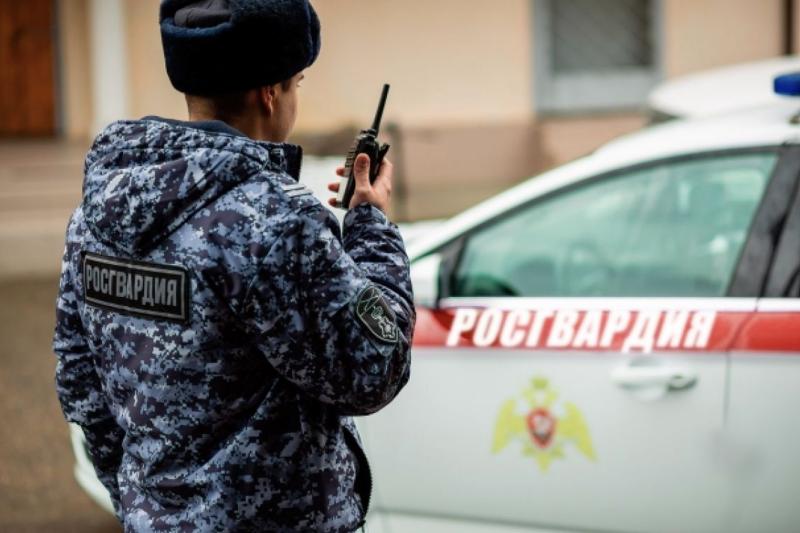 Росгвардейцы задержали мужчину, причинившего ножевое ранение сожительнице