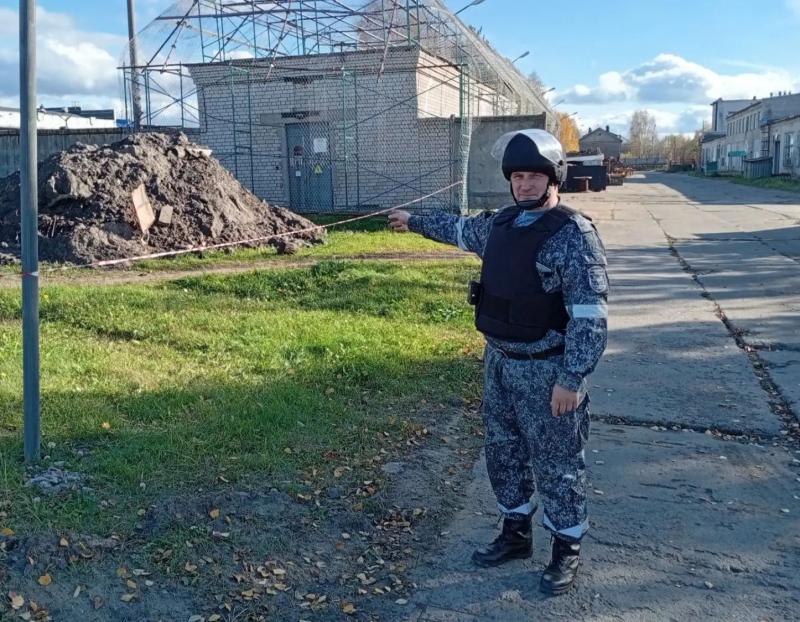 Работник Северо-Западного филиала ведомственной охраны Минтранса России в Архангельске обнаружил артиллерийский снаряд времен интервенции русского Север
