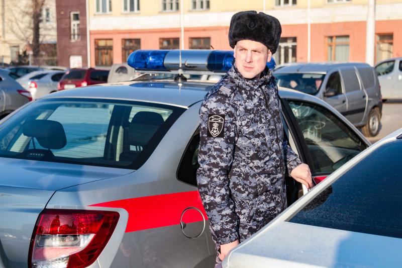Росгвардейцы задержали женщину, избившую знакомую в ее жилище
