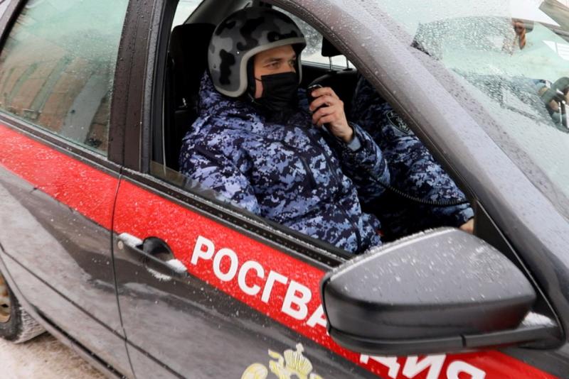 Росгвардейцы задержали мужчину, хитростью похитившего спиртное из магазина