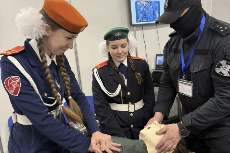 Новокузнецкий спецназ Росгвардии познакомил гостей Всероссийского конгресса коллекционеров с навыками тактической медицины